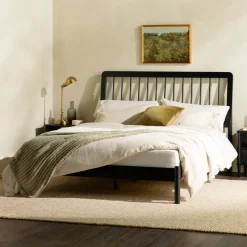 Cama Mid-Century Modern Solid Wood Spindle Bedframe