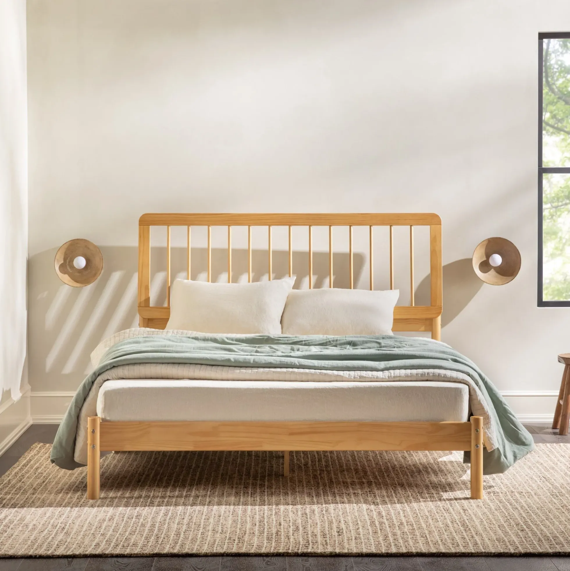 Cama Mid-Century Modern Solid Wood Spindle Bedframe