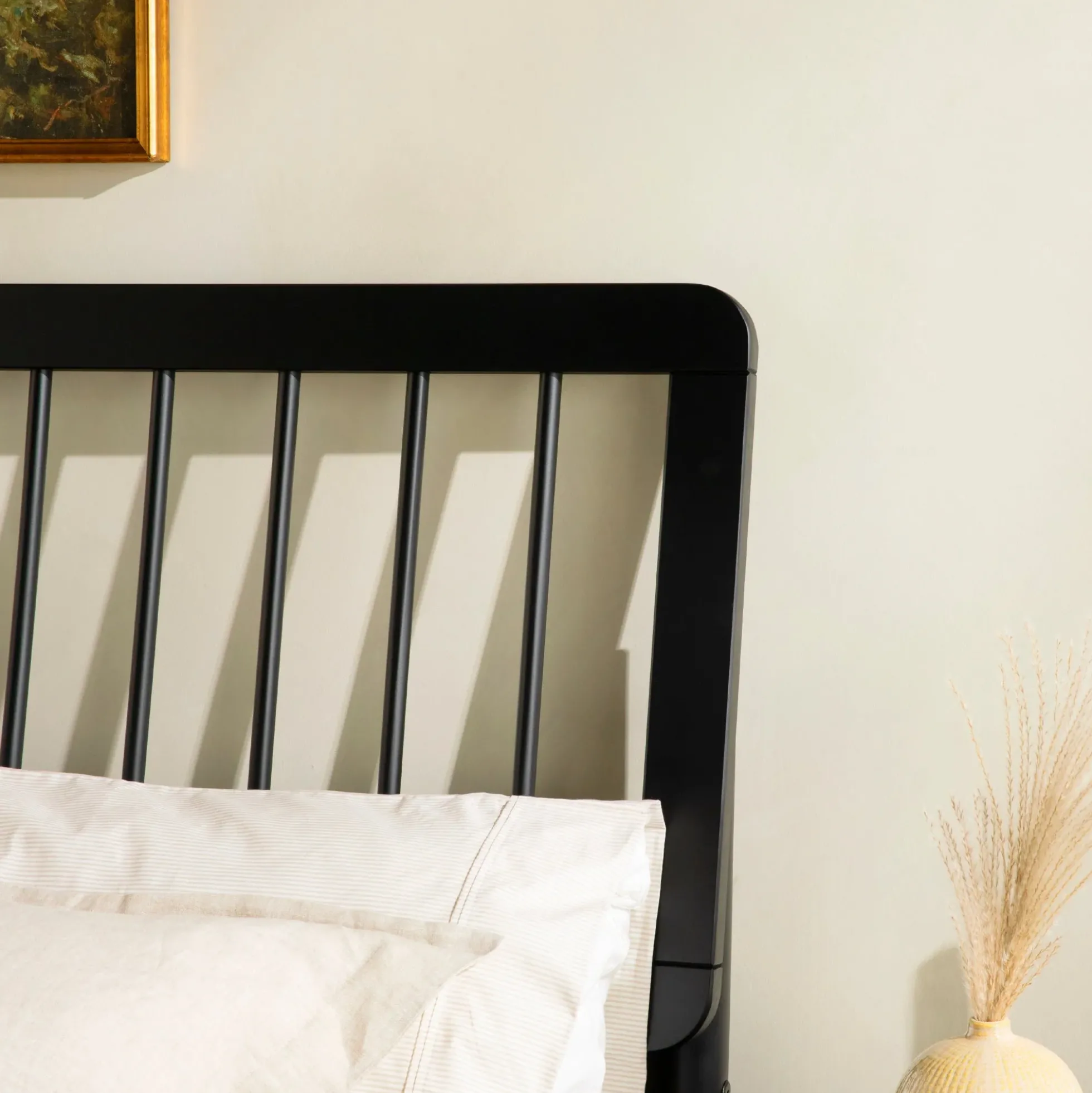 Cama Mid-Century Modern Solid Wood Spindle Bedframe