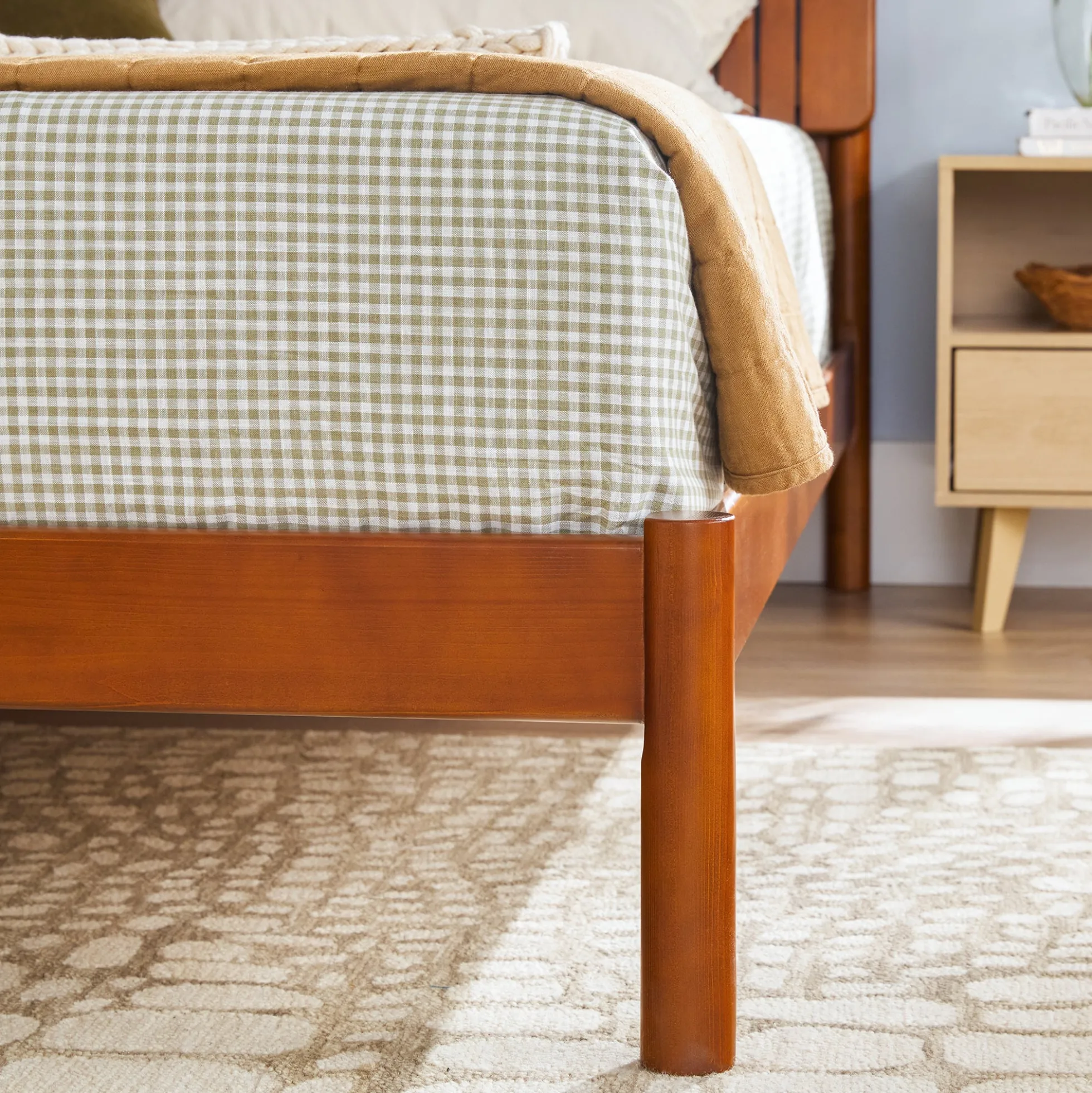 Cama Slatted Headboard Mid-Century Modern Solid Wood Bed