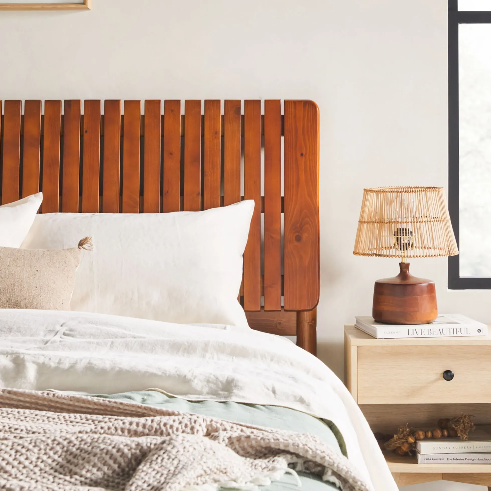 Cama Slatted Headboard Mid-Century Modern Solid Wood Bed