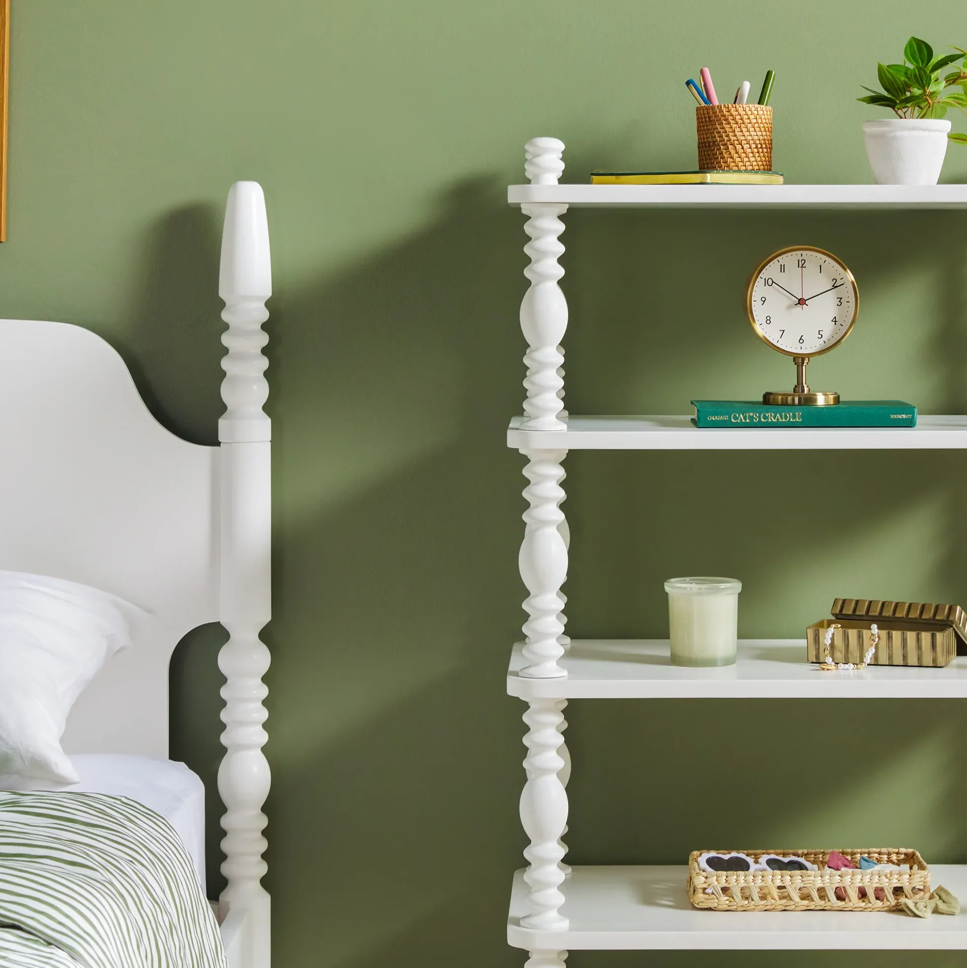 Traditional Vivienne Easy Assembly Solid Wood Short Bookshelf