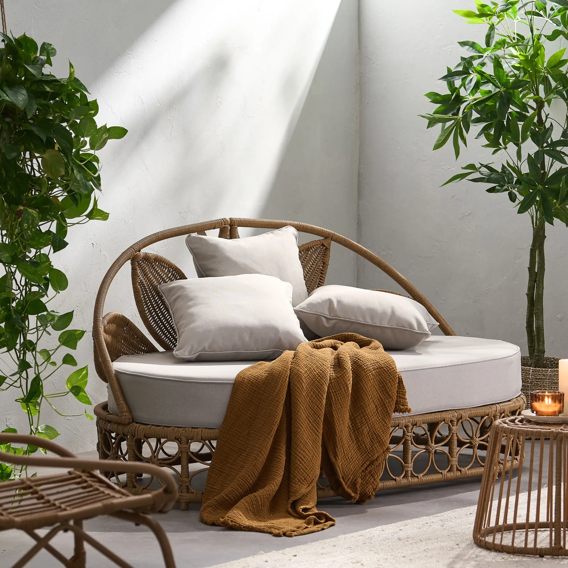 Walker Edison | Outdoor Wicker Daybed With Pillows