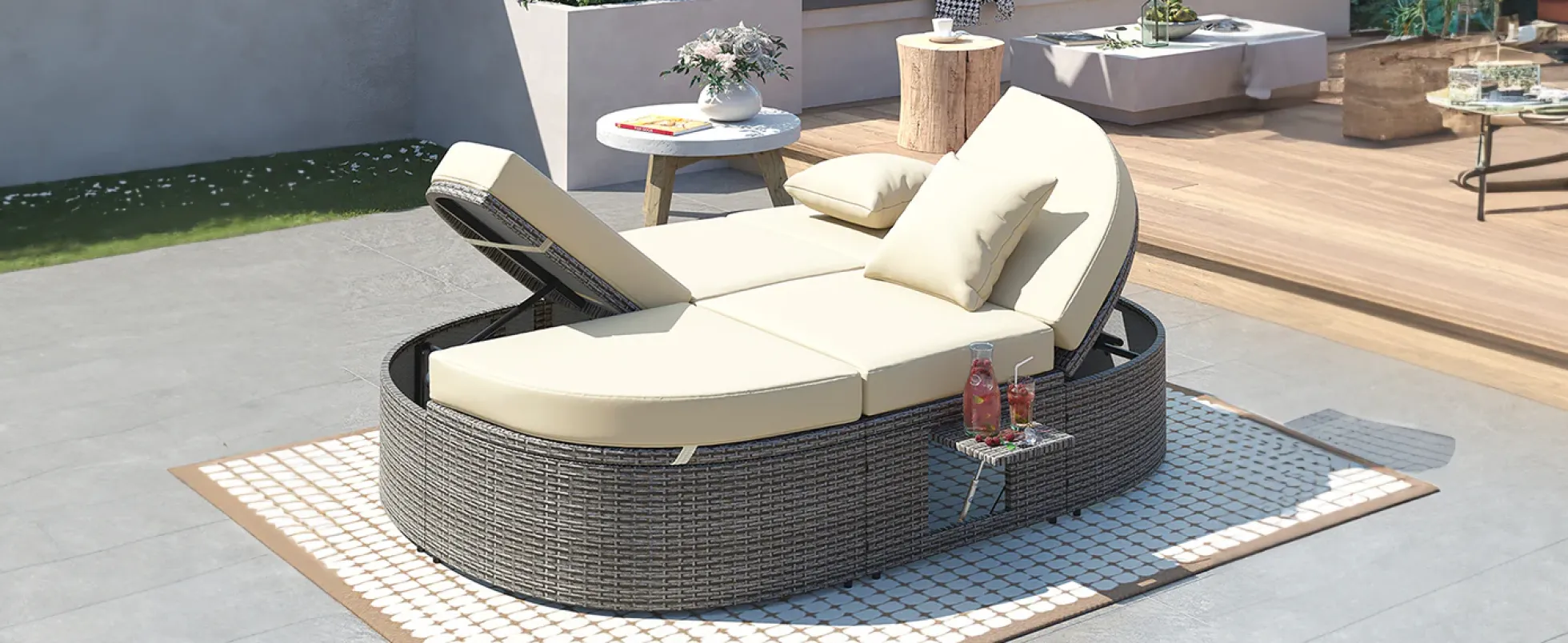 Wicker Outdoor Sun Bed Patio 2-Person Daybed with Cushions and Pillows